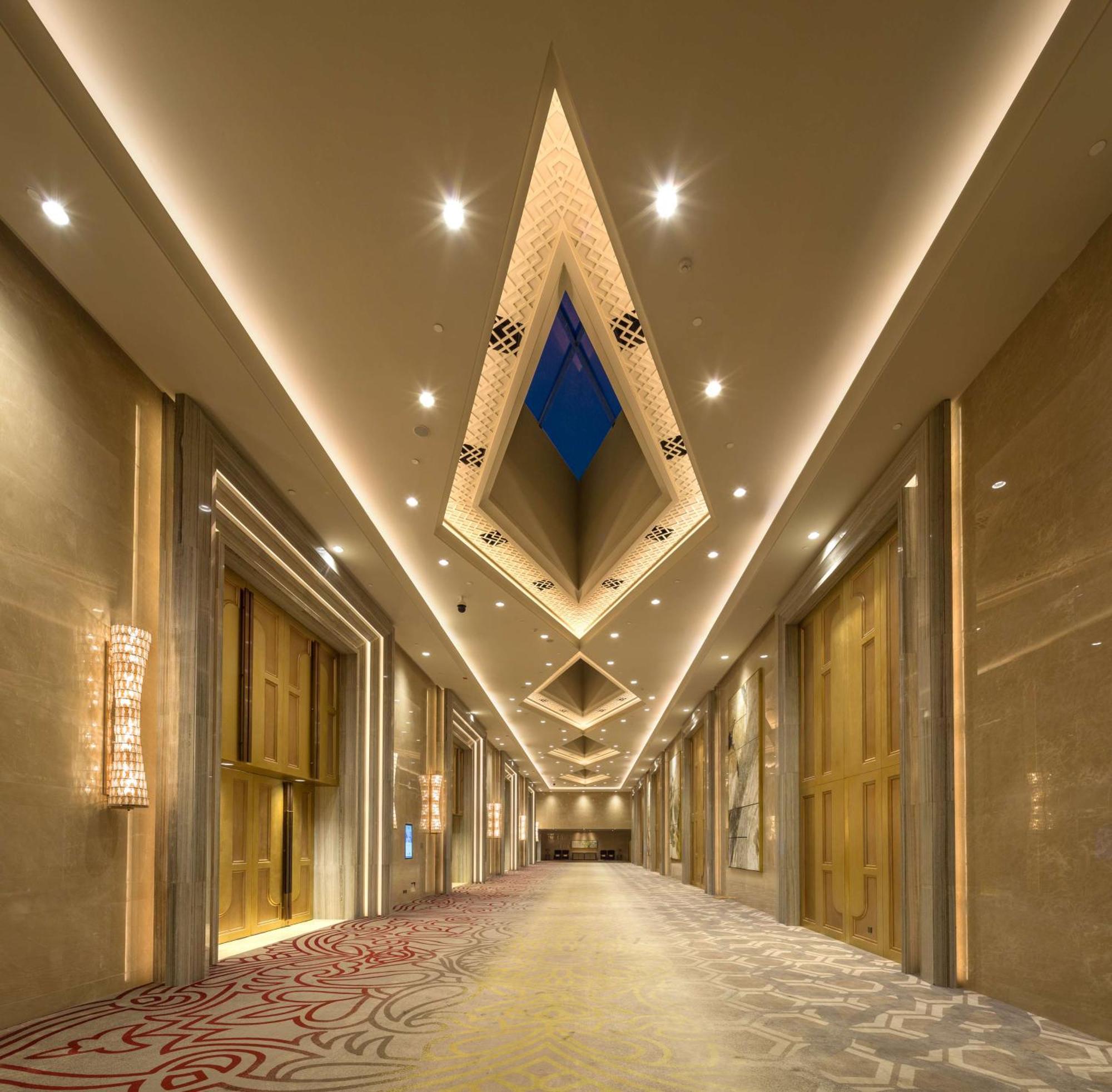 Hilton Urumqi Hotel Exterior photo